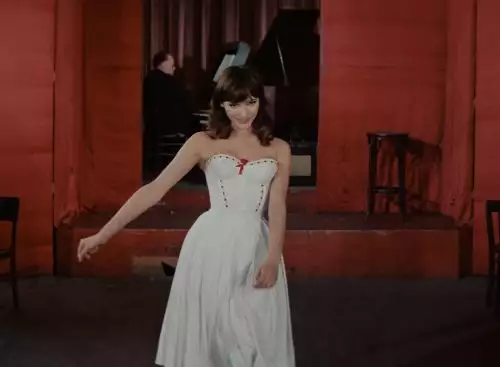 UneFemmeEstUneFemme65thAnniversary_134228778524592269_big-cine_deskt.webp